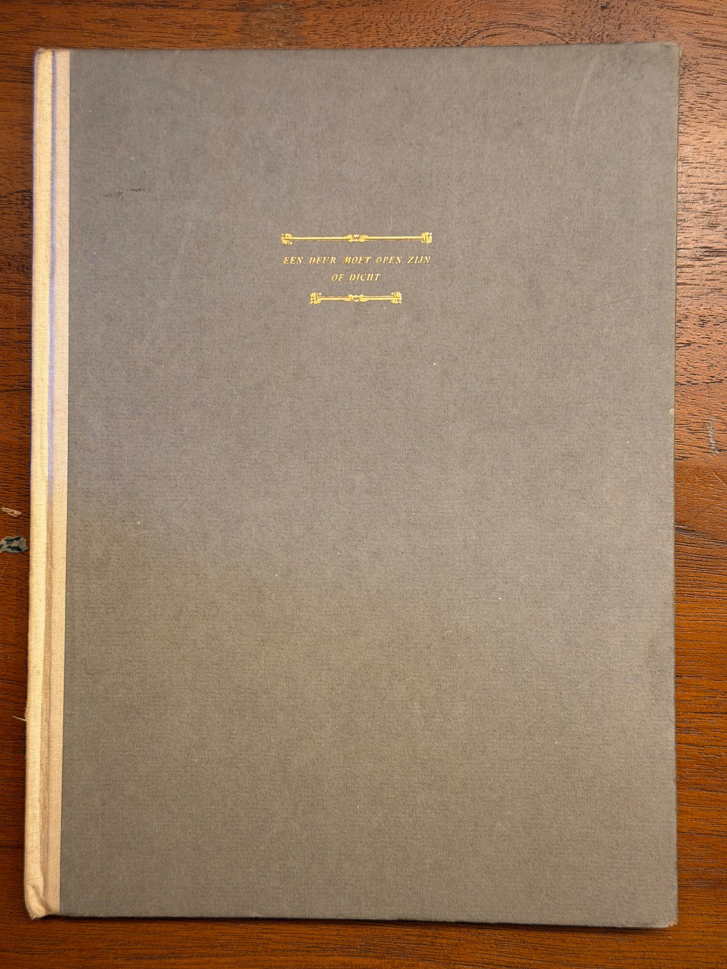 ALFRED DE MUSSET EEN DEUR MOET OPEN ZIJN OF DICHT Naar het Fransch door JAN PRINS. 1941