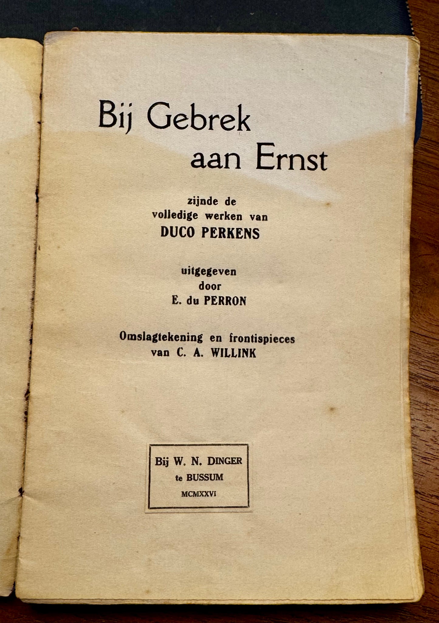 E. du Perron, Bij gebrek aan ernst. Bussum, W.N. Dinger, 1926