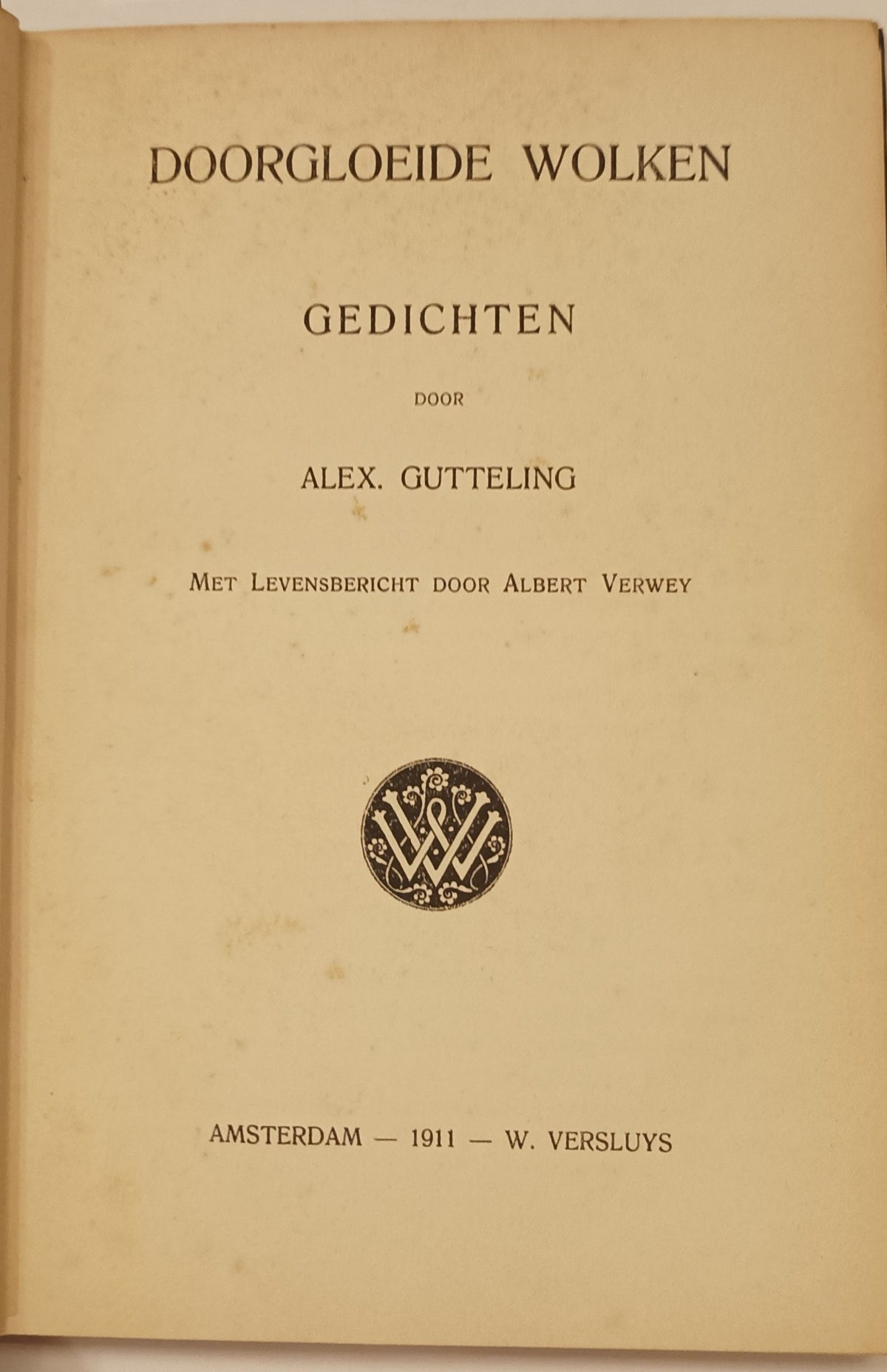 Alex Gutteling. Doorgloeide wolken. Gedichten. Met levensbericht door Albert Verwey.