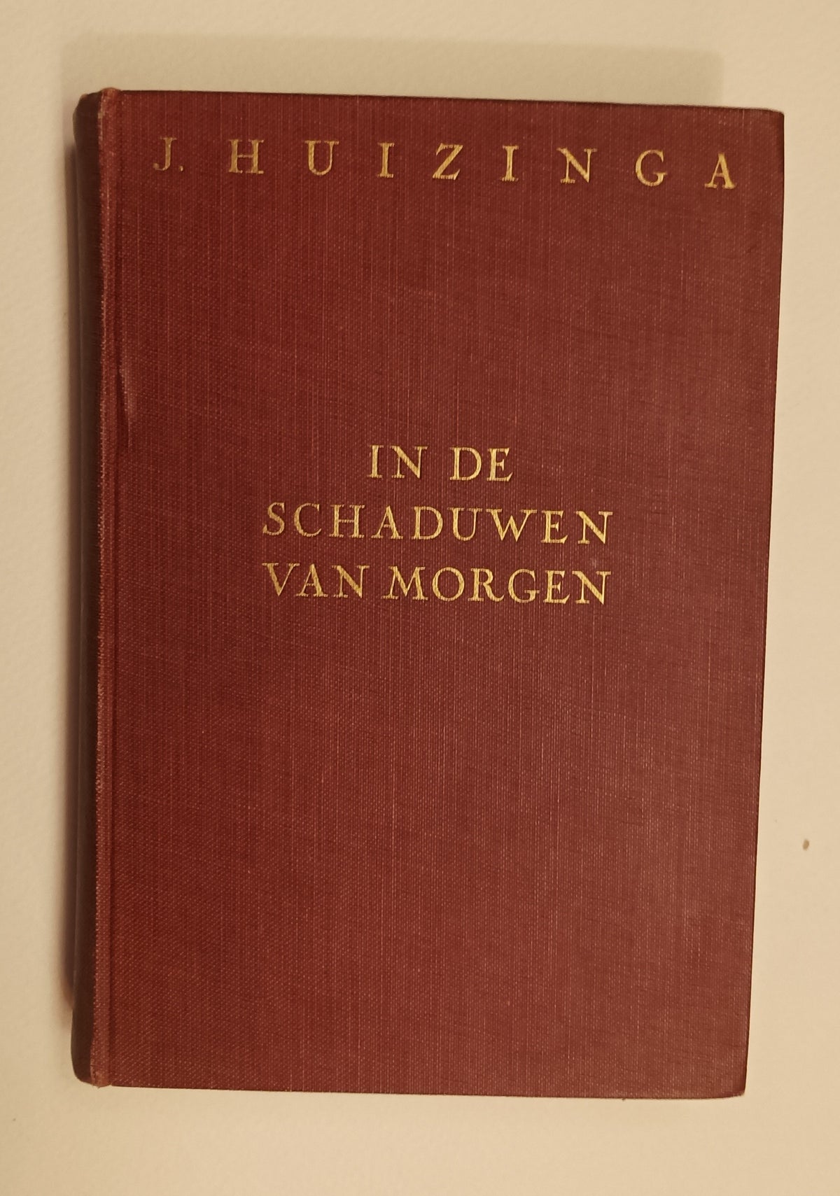 [Gesigneerd] Johan Huizinga. In de schaduwen van morgen.
