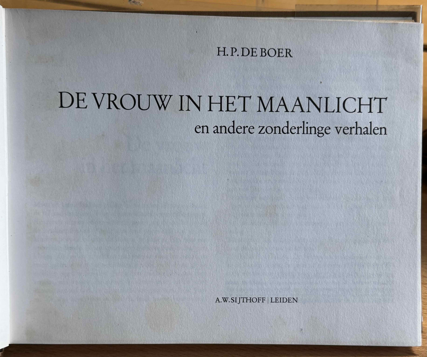 [LUXE] Boer, Herman Pieter de De vrouw in het maanlicht en andere zonderlinge verhalen. Leiden, Sijthoff, 1973.