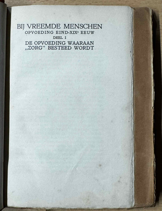 [Luxe] Booven, Henri van Bij vreemde menschen. Amsterdam, Wereldbibliotheek, 1922.
