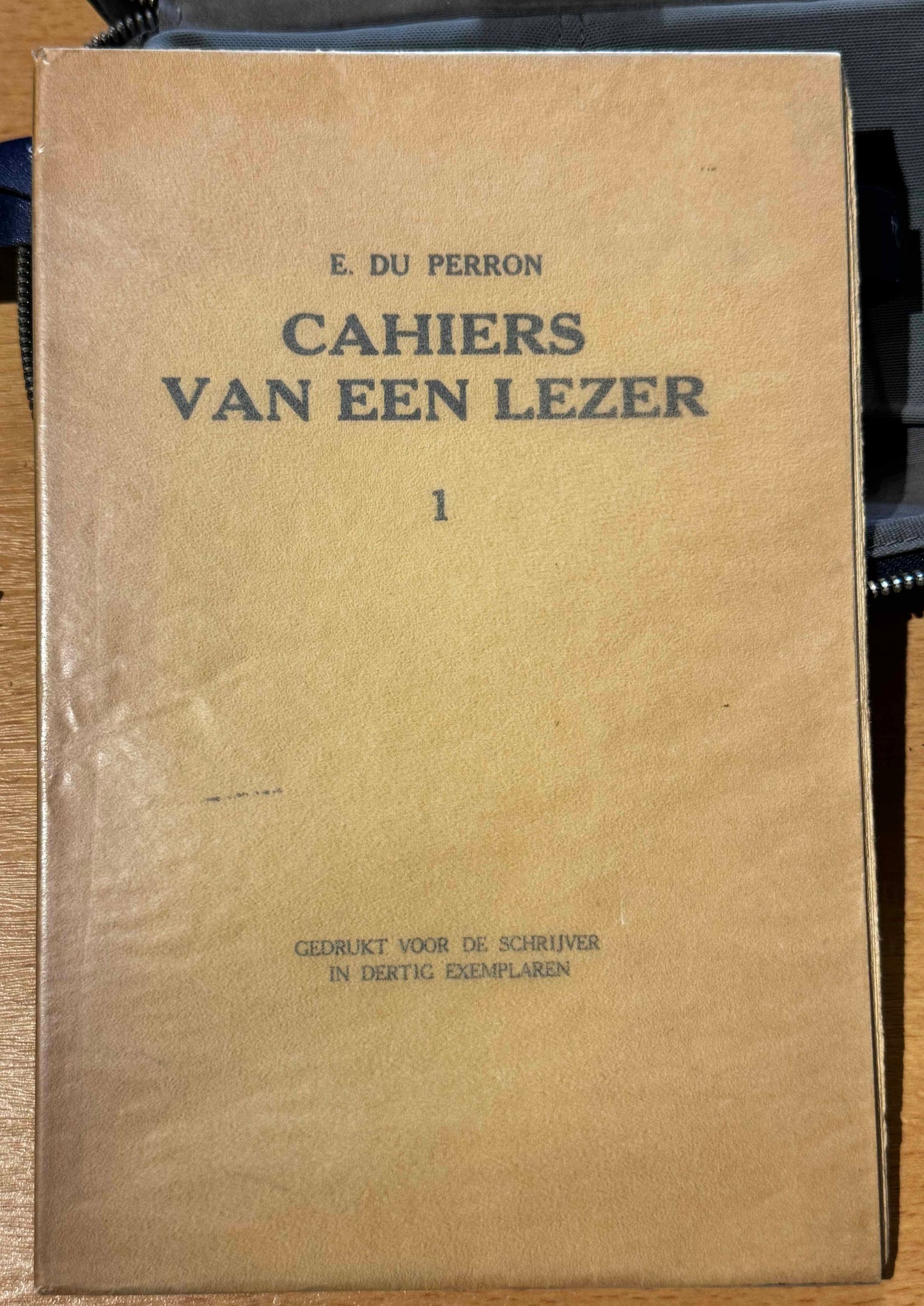 E.du Perron. Cahiers van een lezer I. Gedrukt voor de schrijver in dertig exemplaren. Elsene-Brussel, Drukkerij R. Breuer, 313. Elsene Steenweg.