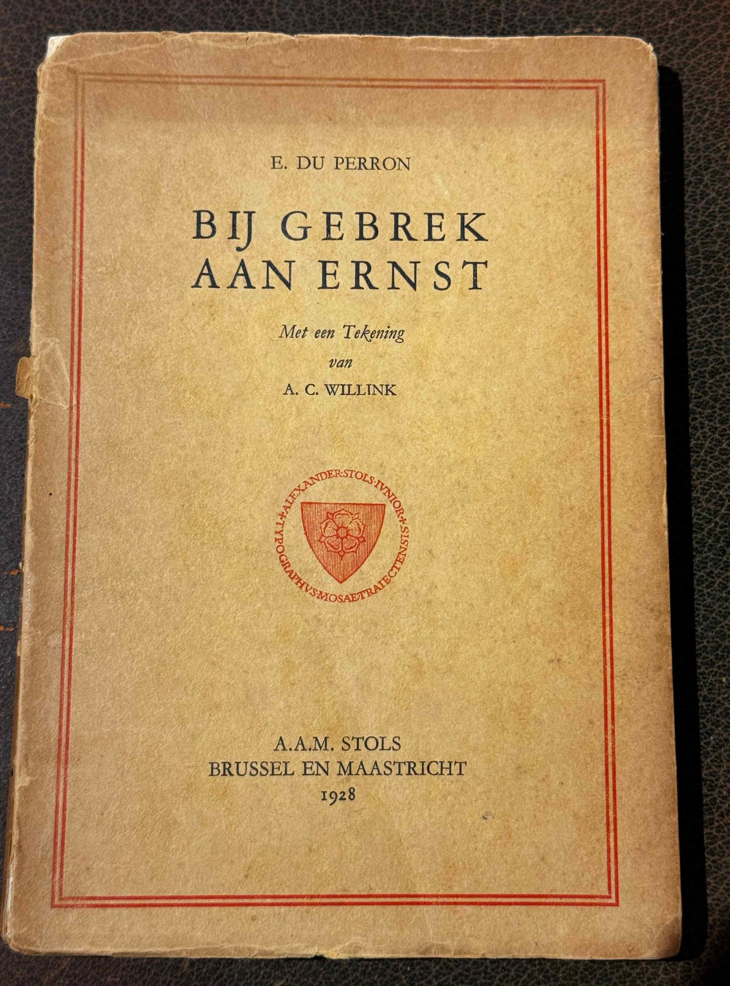 E. du Perron. Bij gebrek aan ernst. Met een tekening van A.C. Willink. Brussel en Maastricht, A.A.M. Stols, 1928