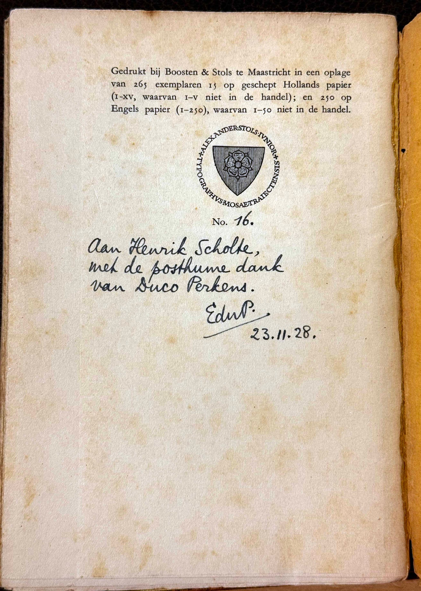 E. du Perron. Bij gebrek aan ernst. Met een tekening van A.C. Willink. Brussel en Maastricht, A.A.M. Stols, 1928