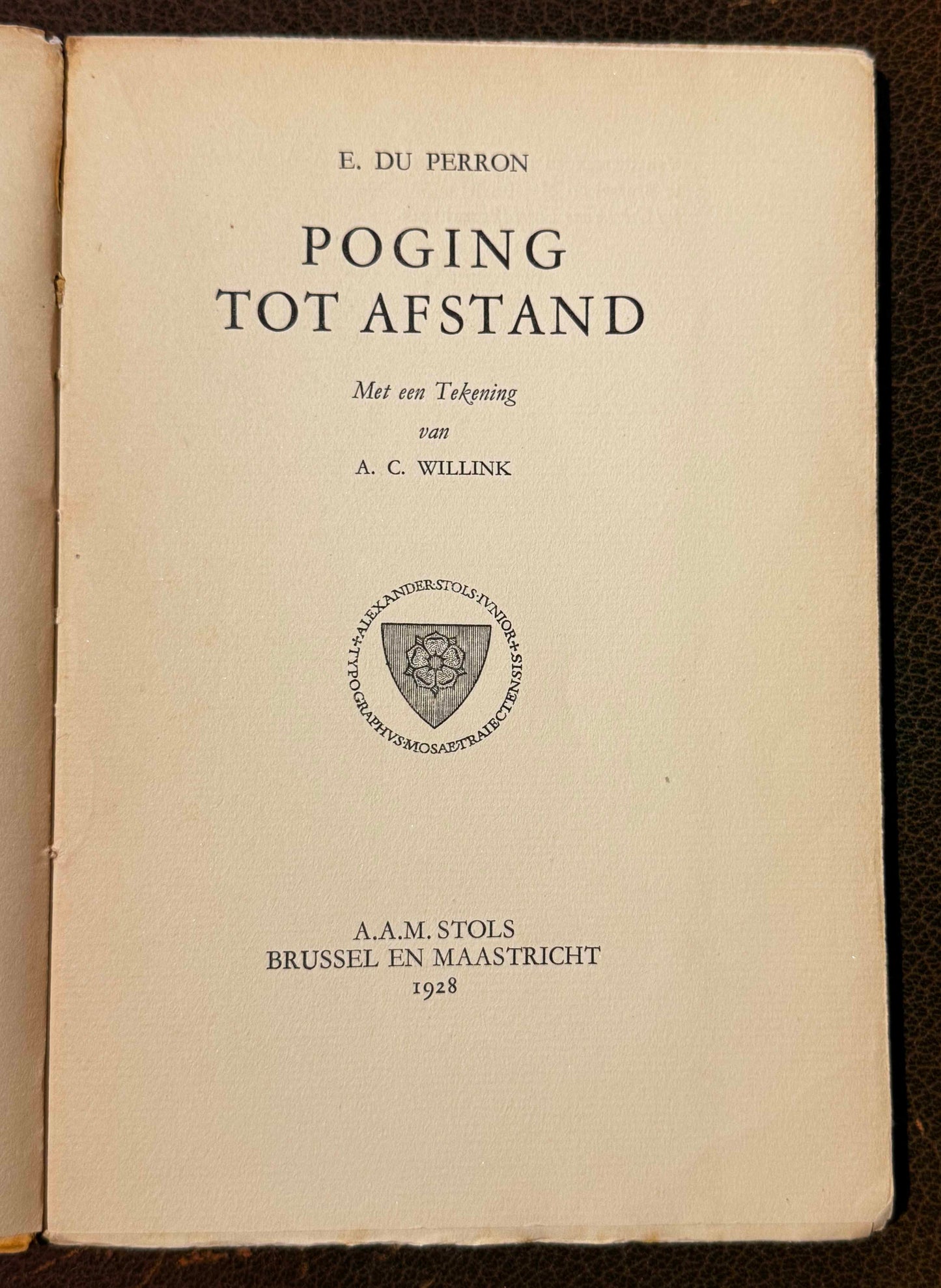 E. du Perron, Poging tot afstand. Met een tekening van A.C. Willink. Bussum, bij W.N. Dinger, Parklaan, 27, 1927