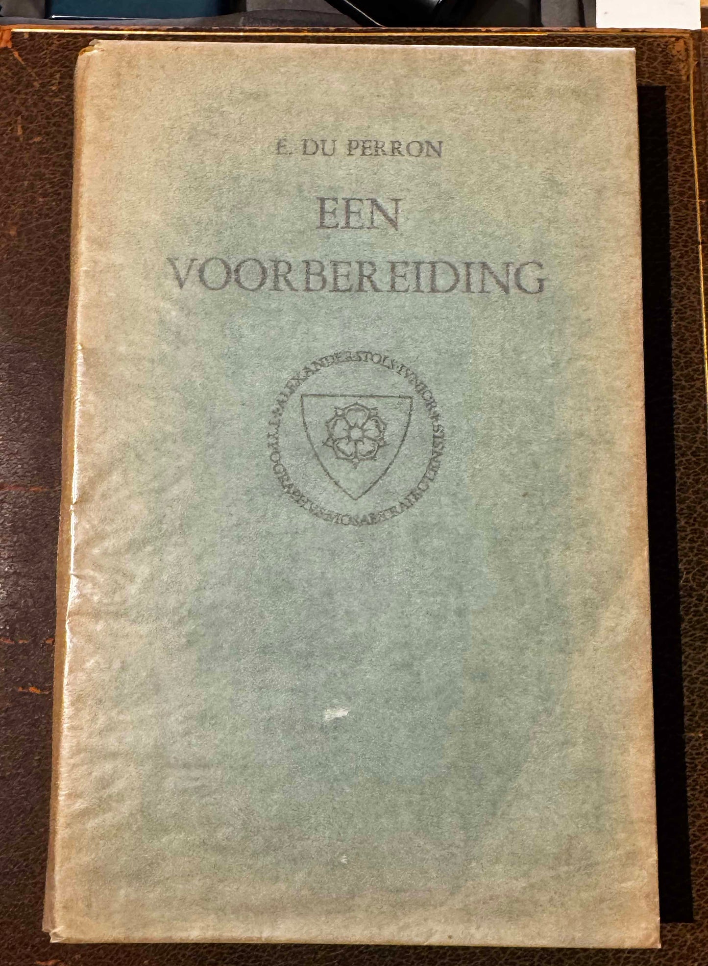 Een voorbereiding (omgewerkte druk). met een tekening van A.C. Willink. Brussel &amp; Maastricht, A.A.M. Stols, 1931