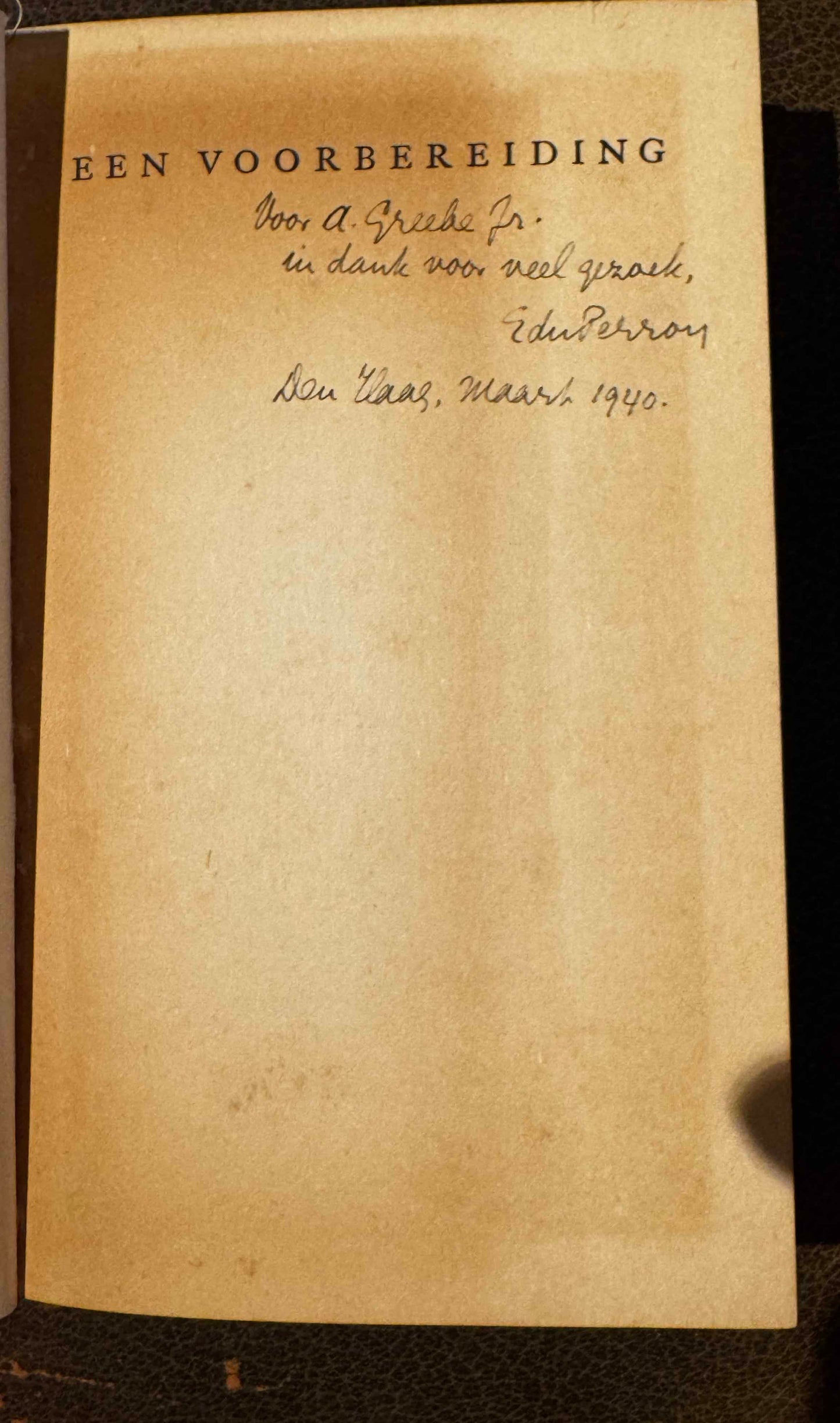 E. du Perron, Een voorbereiding. Met een tekening van A.C. Willink. Derde druk. Maastricht en Brussel, A.A.M. Stols, [1931]